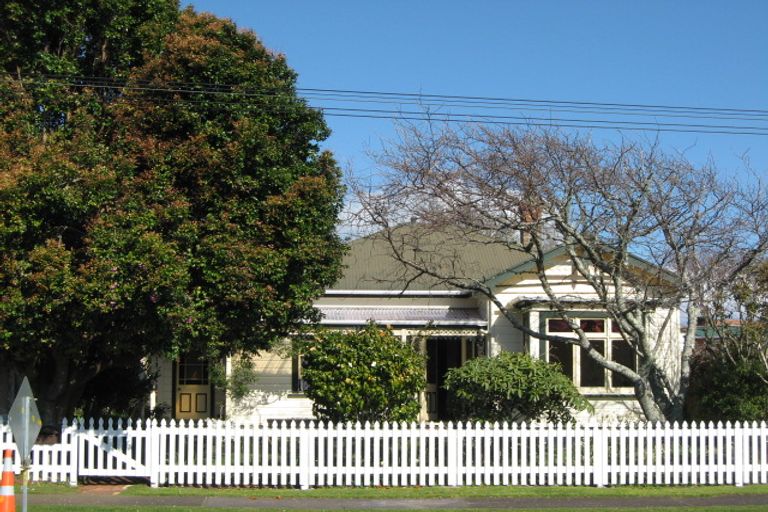 Photo of property in 11 Massey Street, Westown, New Plymouth, 4310