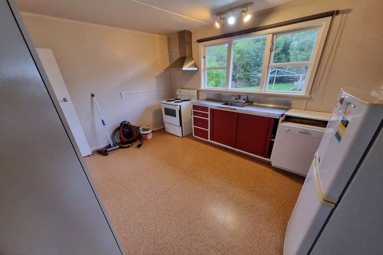 Photo of property in 12 Huntingdon Street, Northland, Wellington, 6012