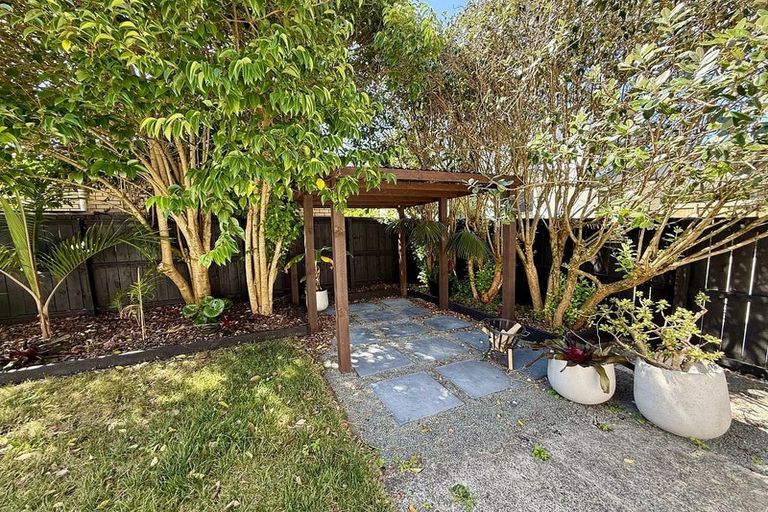 Photo of property in 32 Rosier Road, Glen Eden, Auckland, 0602