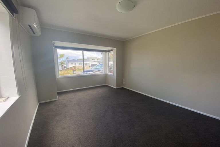 Photo of property in 11 Middlesex Place, Northland, Wellington, 6012