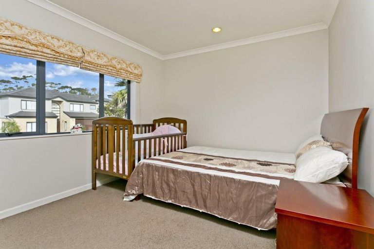 Photo of property in 13 Spoonbill Place, Unsworth Heights, Auckland, 0632
