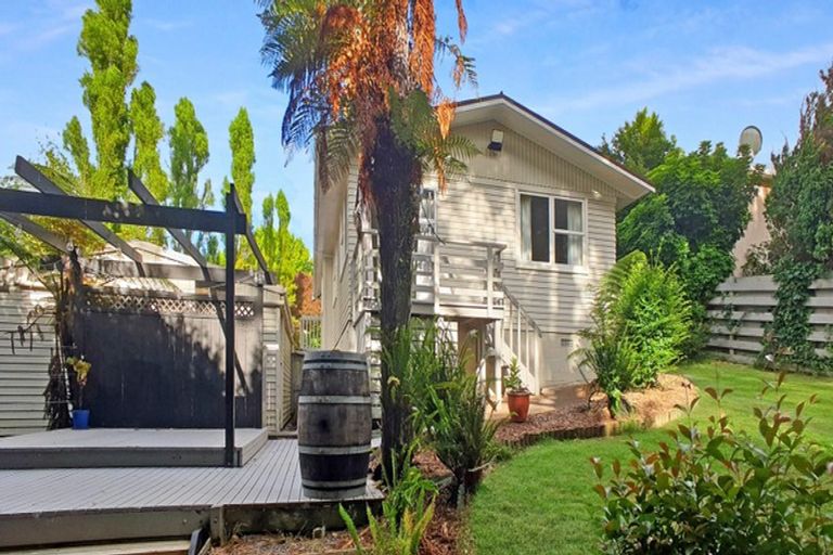 Photo of property in 50 Rehia Road, Massey, Auckland, 0614