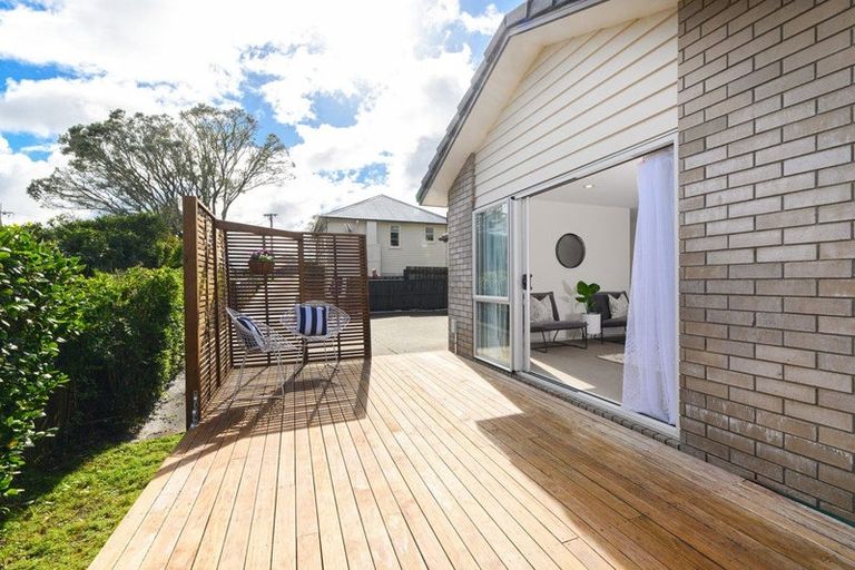 Photo of property in 79a Awaroa Road, Sunnyvale, Auckland, 0612