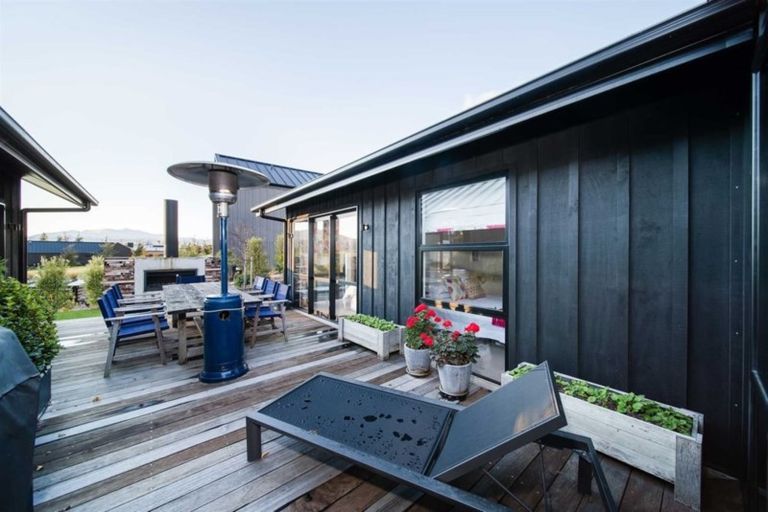 Photo of property in 25 Hackett Road, Jacks Point, Queenstown, 9371
