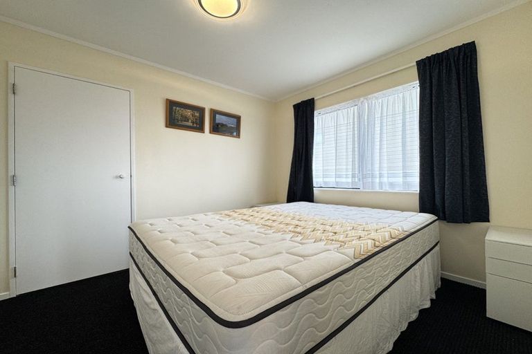 Photo of property in 16 Cathie Place, Karori, Wellington, 6012