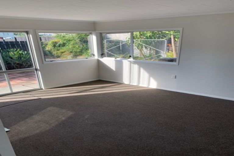 Photo of property in 8 Keeling Road, Henderson, Auckland, 0612
