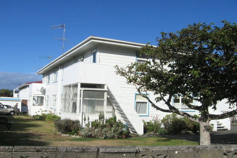 Photo of property in 137 Queens Drive, Lyall Bay, Wellington, 6022