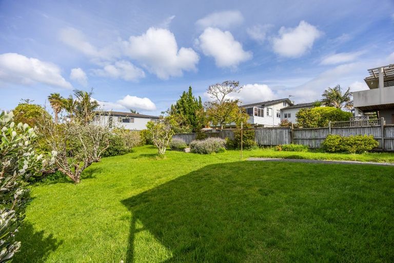 Photo of property in 1 Braemar Road, Rothesay Bay, Auckland, 0630