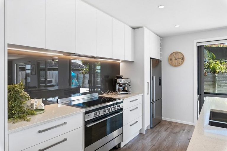 Photo of property in 6 Lambert Way, Paraparaumu, 5032