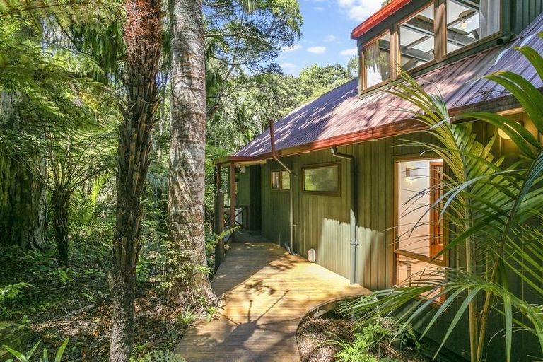 Photo of property in 138 Konini Road, Titirangi, Auckland, 0604