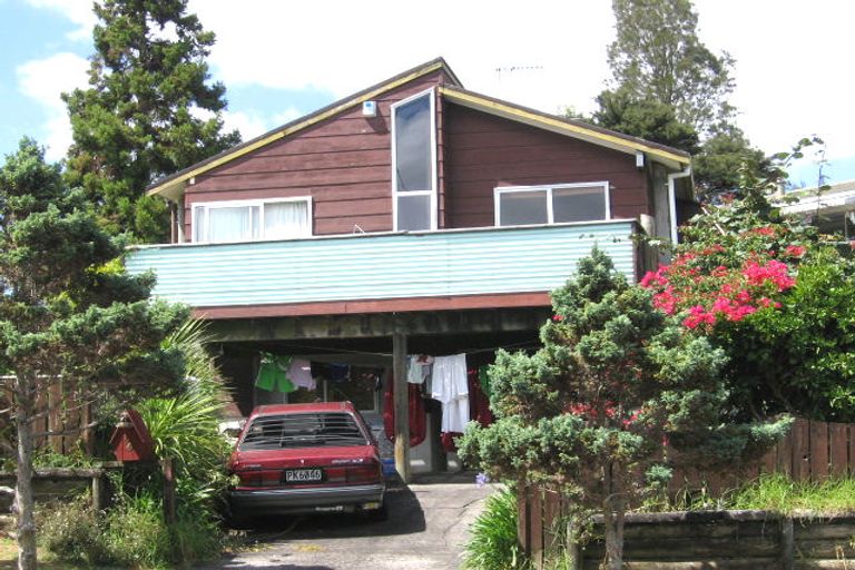 Photo of property in 1/6 Oruamo Place, Beach Haven, Auckland, 0626