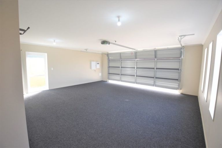Photo of property in 114 Amesbury Drive, Churton Park, Wellington, 6037
