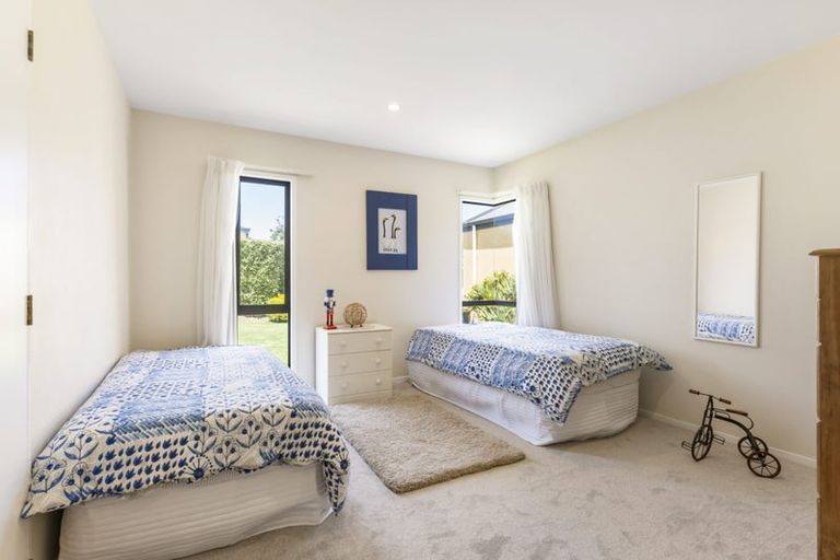 Photo of property in 17 Piriti Drive, Te Atatu Peninsula, Auckland, 0610