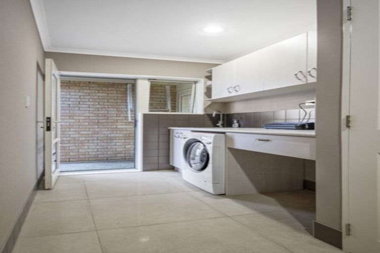 Photo of property in 40 Moyrus Crescent, East Tamaki Heights, Auckland, 2016