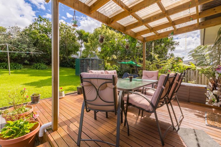 Photo of property in 23 Lowtherhurst Road, Massey, Auckland, 0614