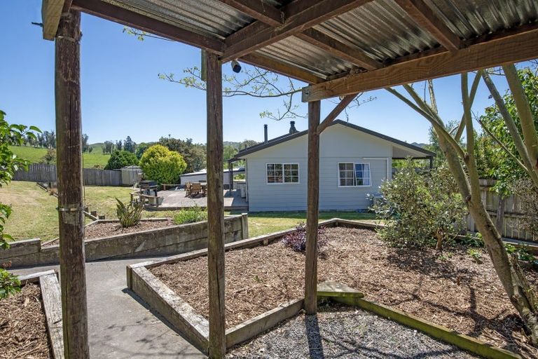 Photo of property in 10 Watts Road, Waipawa, 4210