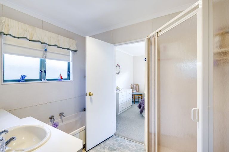 Photo of property in 17 Pukekura Place, Taradale, Napier, 4112