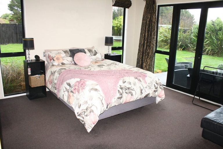 Photo of property in 17 Cairnbrae Drive, Prebbleton, 7604