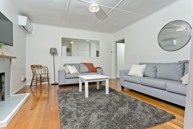 Photo of property in 50 Pupuke Road, Hillcrest, Auckland, 0627
