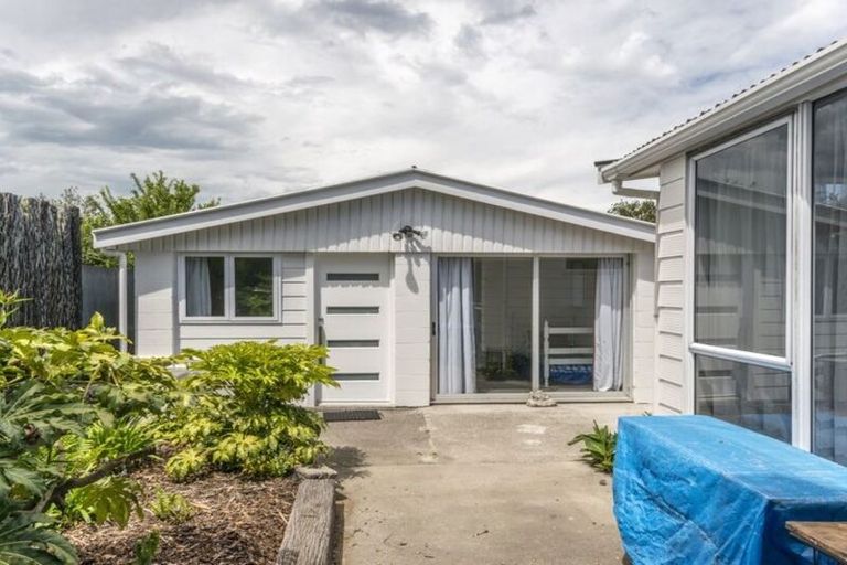 Photo of property in 28 Rosella Street, Broomfield, Christchurch, 8042