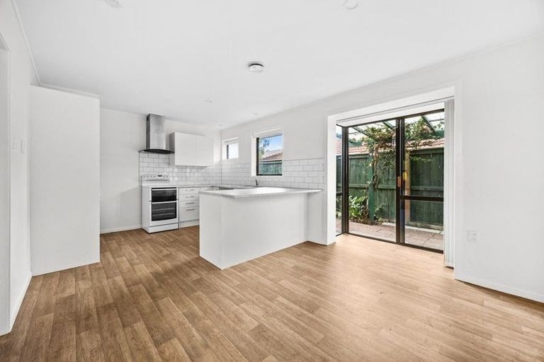 Photo of property in 1/6 Annette Avenue, Te Atatu South, Auckland, 0610