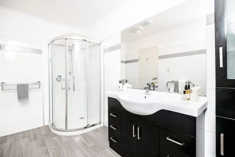Photo of property in 41 Viewmont Drive, Harbour View, Lower Hutt, 5010