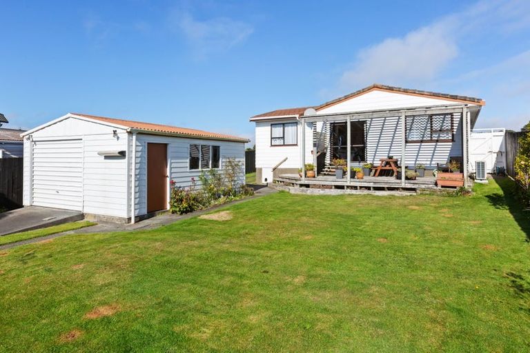 Photo of property in 124 Pikarere Street, Titahi Bay, Porirua, 5022