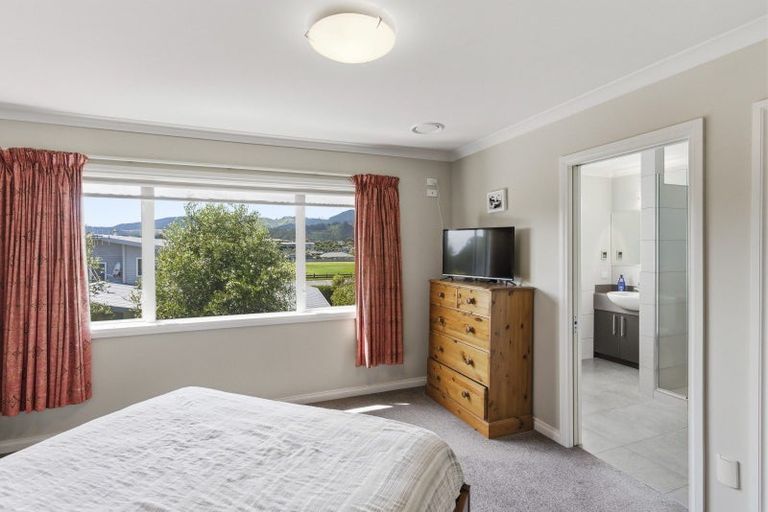Photo of property in 10 Metzenthin Close, Raumati South, Paraparaumu, 5032