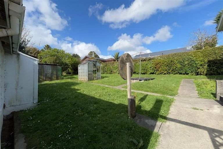 Photo of property in 52 Evans Road, Glen Eden, Auckland, 0602