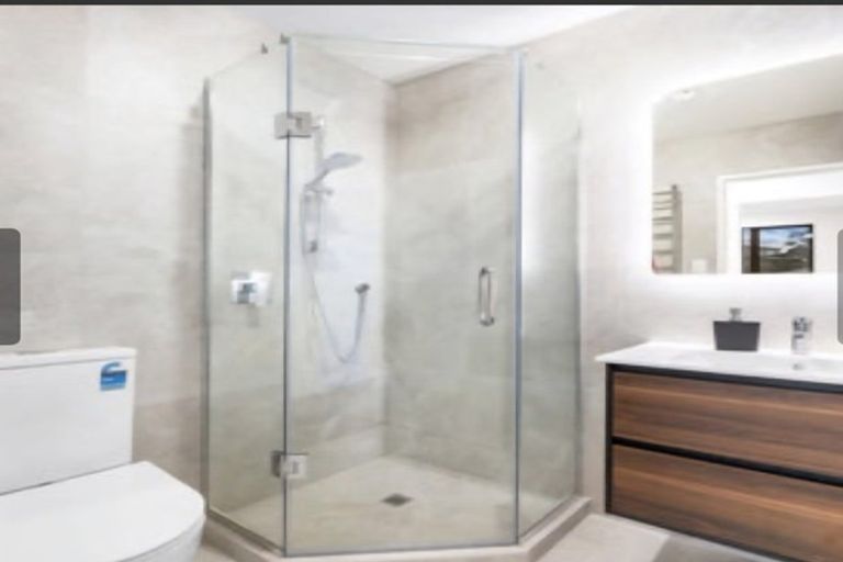 Photo of property in 1e Edgewood Way, Henderson, Auckland, 0612