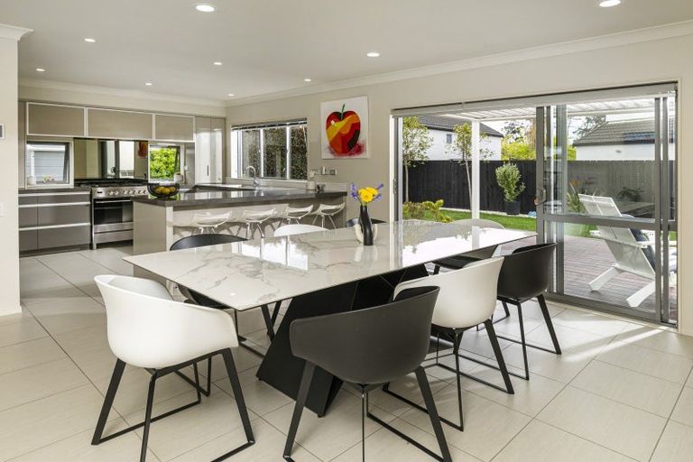 Photo of property in 17 Oak View Terrace, Schnapper Rock, Auckland, 0632
