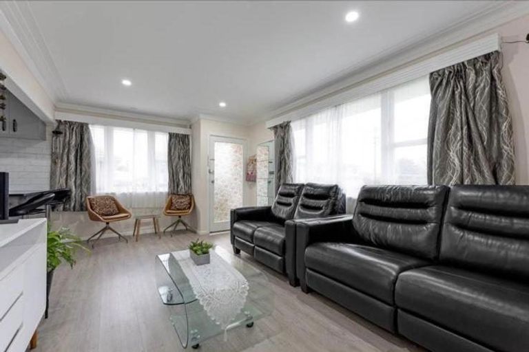 Photo of property in 1/87 Carruth Road, Papatoetoe, Auckland, 2025