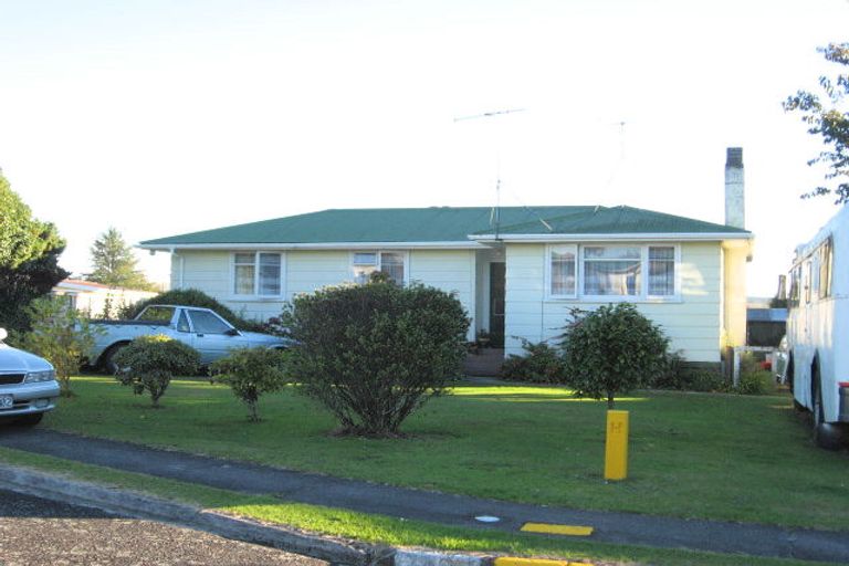 Photo of property in 2 Huia Place, Tokoroa, 3420