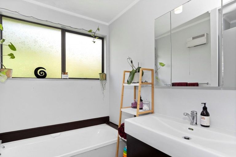 Photo of property in 25 Dingadee Street, Welcome Bay, Tauranga, 3112