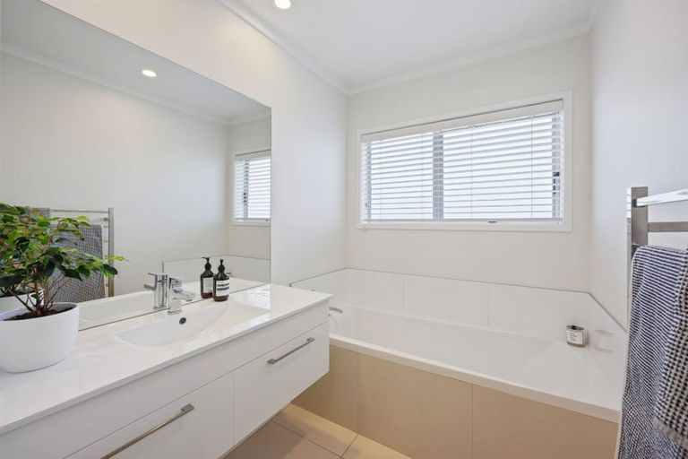 Photo of property in 46 Luton Avenue, Sunnyhills, Auckland, 2010