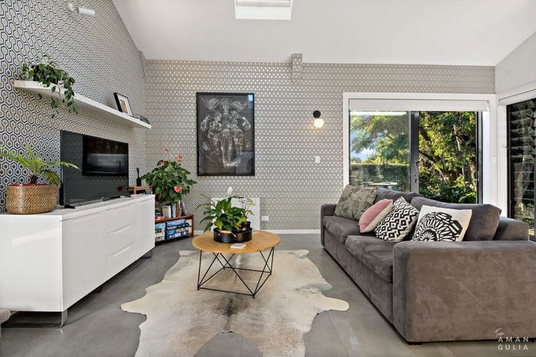 Photo of property in 27 Amberley Avenue, Te Atatu South, Auckland, 0610