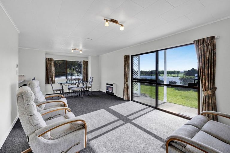Photo of property in 60 Ketemarae Road, Normanby, Hawera, 4614