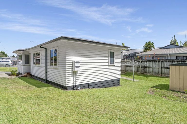 Photo of property in 12e Woodhouse Place, West Harbour, Auckland, 0618