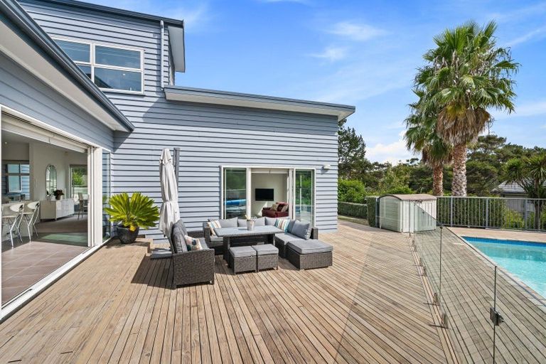 Photo of property in 17a Churchouse Road, Greenhithe, Auckland, 0632