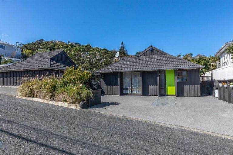 Photo of property in 16 Omar Street, Khandallah, Wellington, 6035