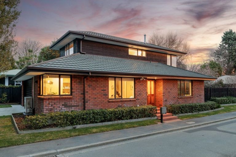 Photo of property in 10 Castle Way, Beckenham, Christchurch, 8023