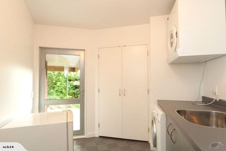 Photo of property in 126 Creswick Terrace, Northland, Wellington, 6012