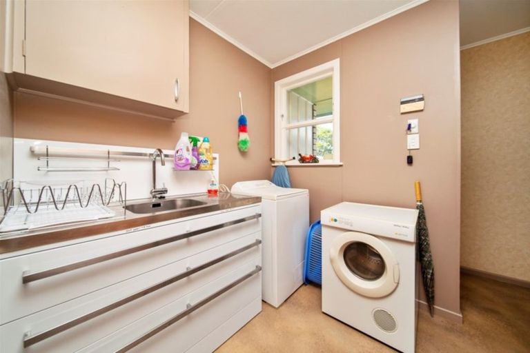 Photo of property in 9 Ropata Street, Hawera, 4610