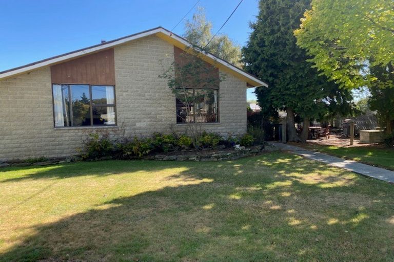 Photo of property in 6 Cobham Crescent, Omakau, 9376