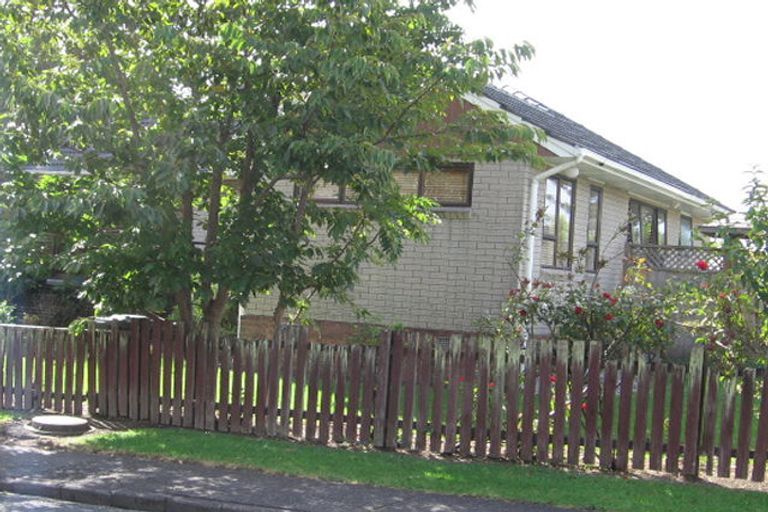 Photo of property in 2 Shamrock Lane, Te Atatu Peninsula, Auckland, 0610
