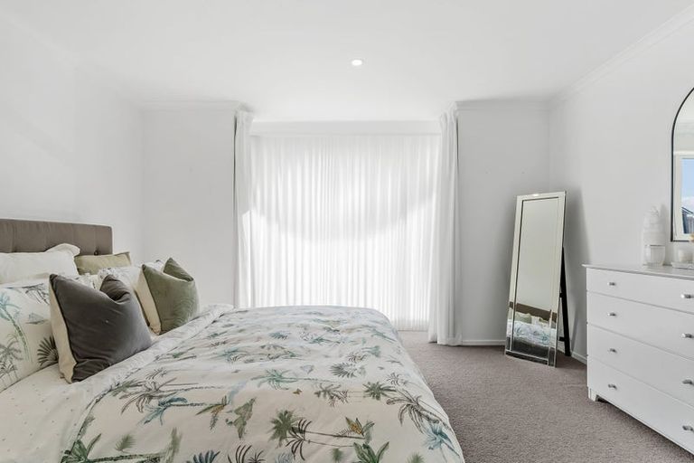 Photo of property in 9 Symes Drive, Red Beach, 0932