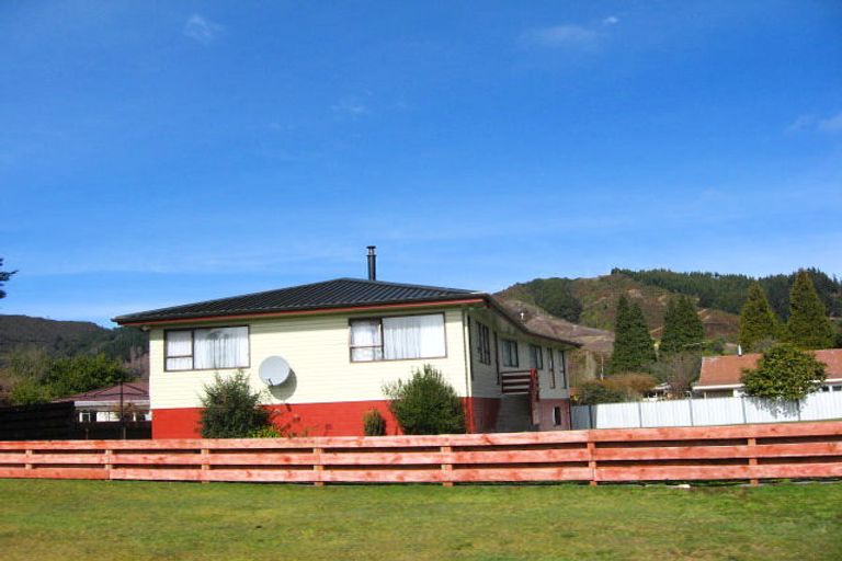 Photo of property in 11- 13 Jacobson Street, Reefton, 7830