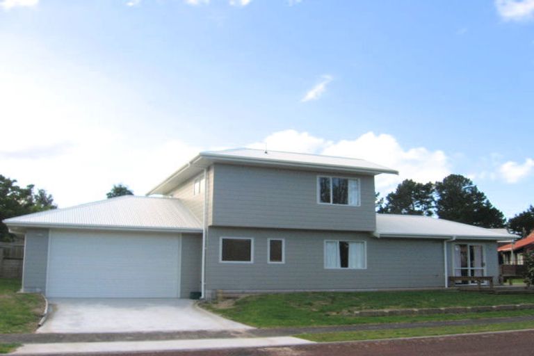 Photo of property in 2 Mccormick Place, Pauanui, Hikuai, 3579