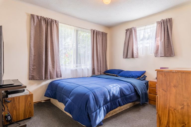 Photo of property in 23 Lowtherhurst Road, Massey, Auckland, 0614