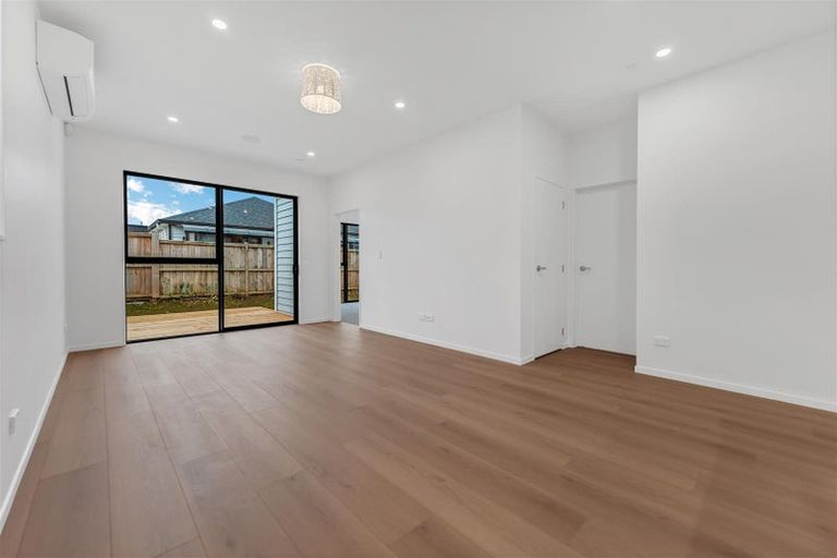 Photo of property in 11 Cronshaw Road, Karaka, Papakura, 2113